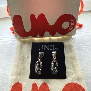 UNO de 50 Silver Drop Earrings with Green Accents